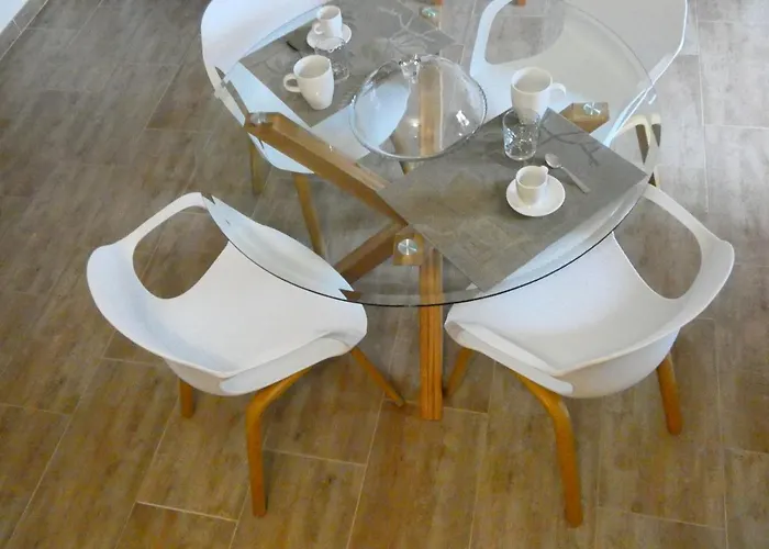 Oda ve Kahvaltı Madie 3*